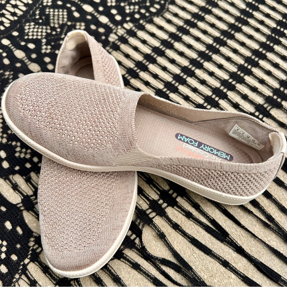 Skechers Pale Blush Knit Slip On Air Cooled Memory Foam Cloud Light Shimmer W6